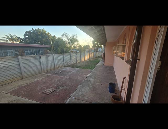 4 BEDROOM FREESTANDING FOR SALE IN FAUNA PARK